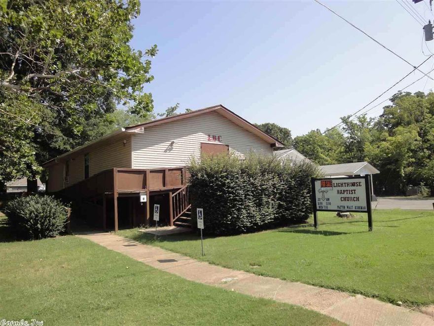 WELL MAINTAINED BUILDING SITS ON GORGEOUS LOT. BULLETIN BOARDS, 2 BATHROOMS, CLASSROOM/FELLOWSHIP HALL, NURSERY AND HANDICAP ACCESSIBLE- GREAT CHURCH HOME FOR APROX. 70 MEMBERS.