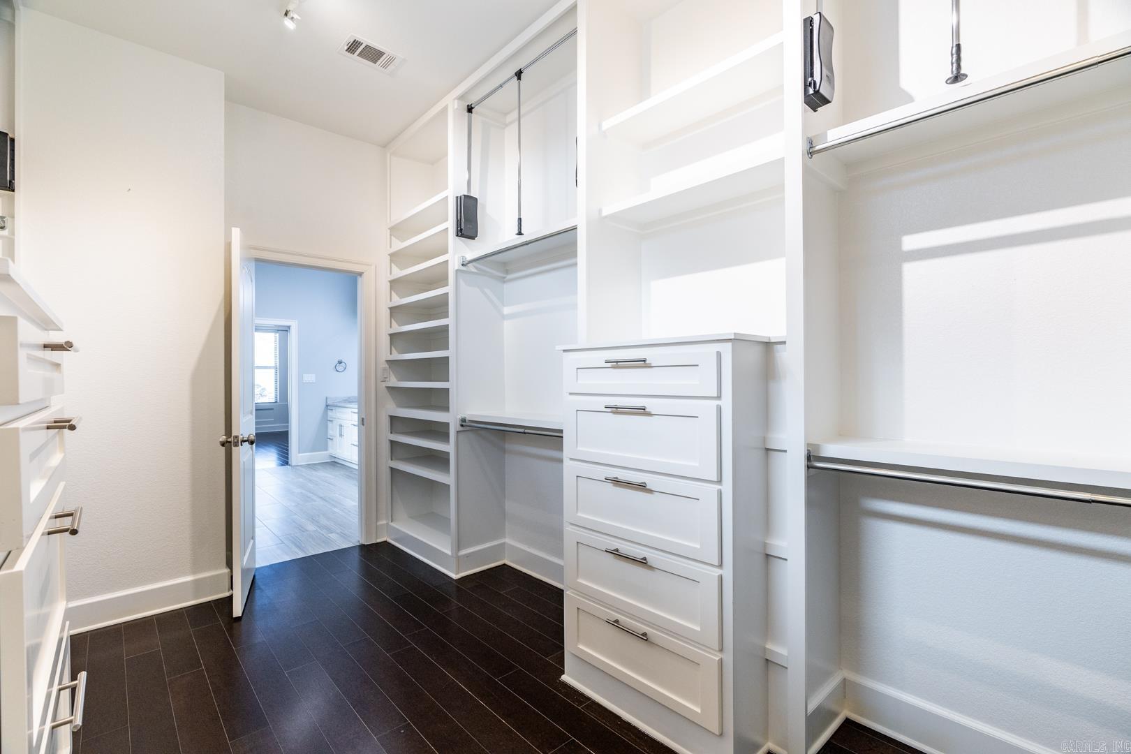 CHENAL VALLEY "ENSBURY PLACE" - Residential