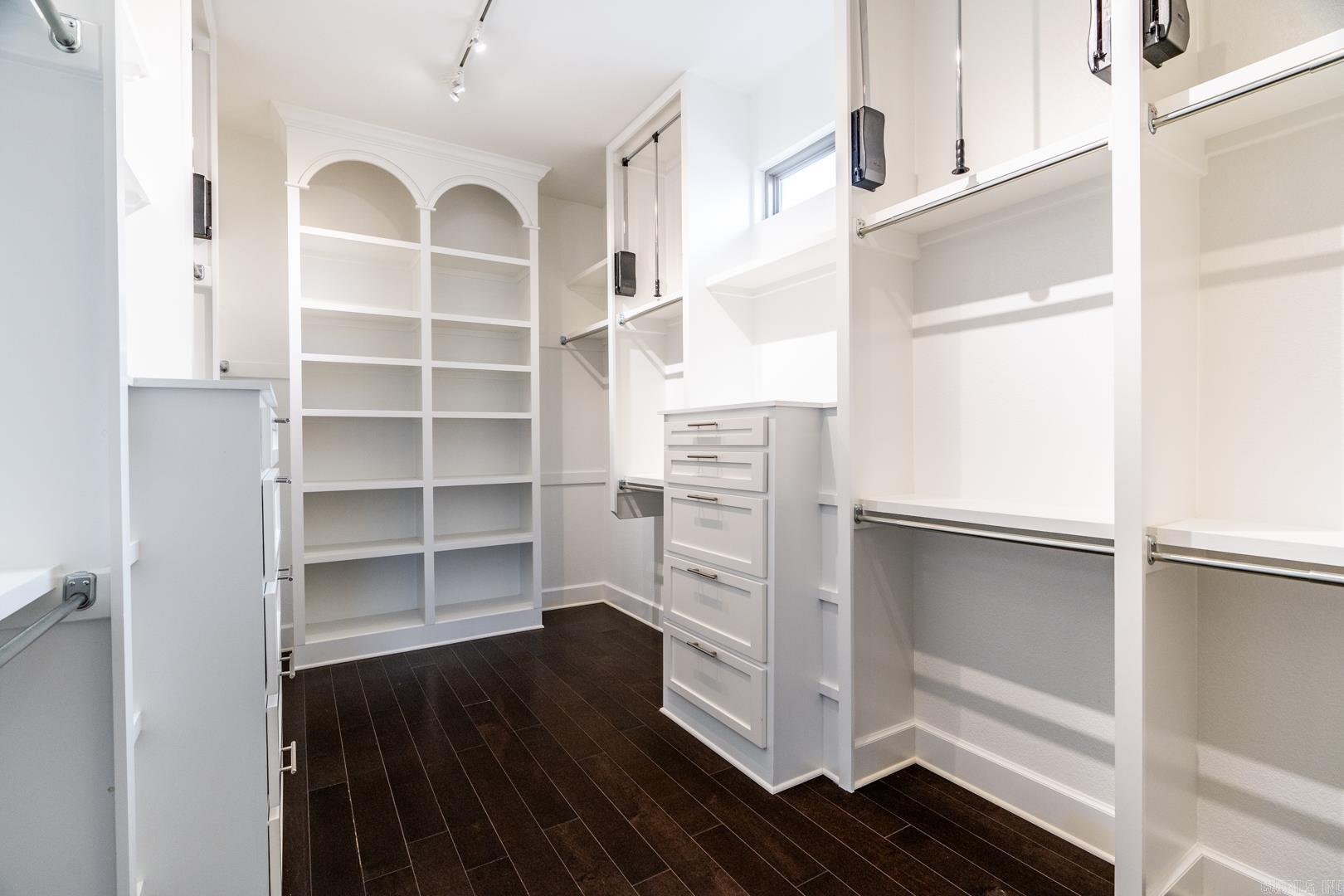 CHENAL VALLEY "ENSBURY PLACE" - Residential