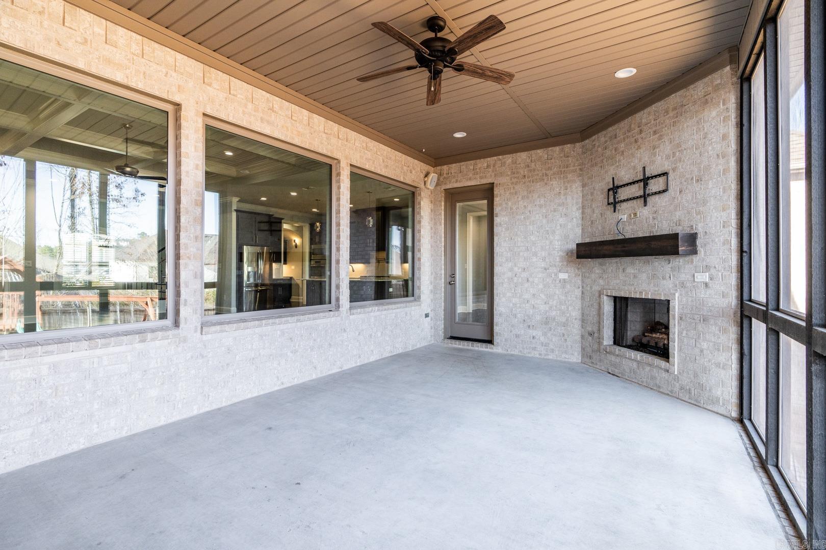 CHENAL VALLEY "ENSBURY PLACE" - Residential