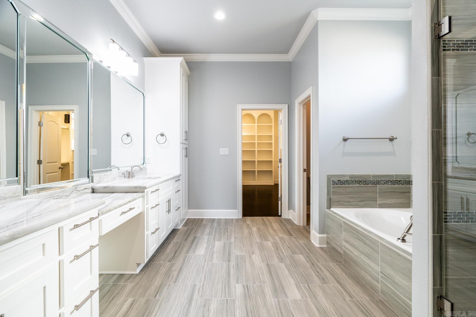 CHENAL VALLEY "ENSBURY PLACE" - Residential