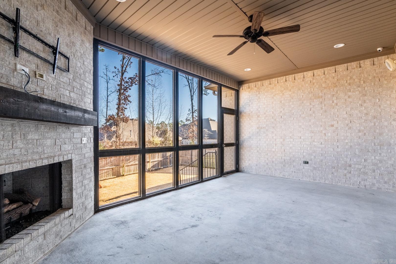 CHENAL VALLEY "ENSBURY PLACE" - Residential