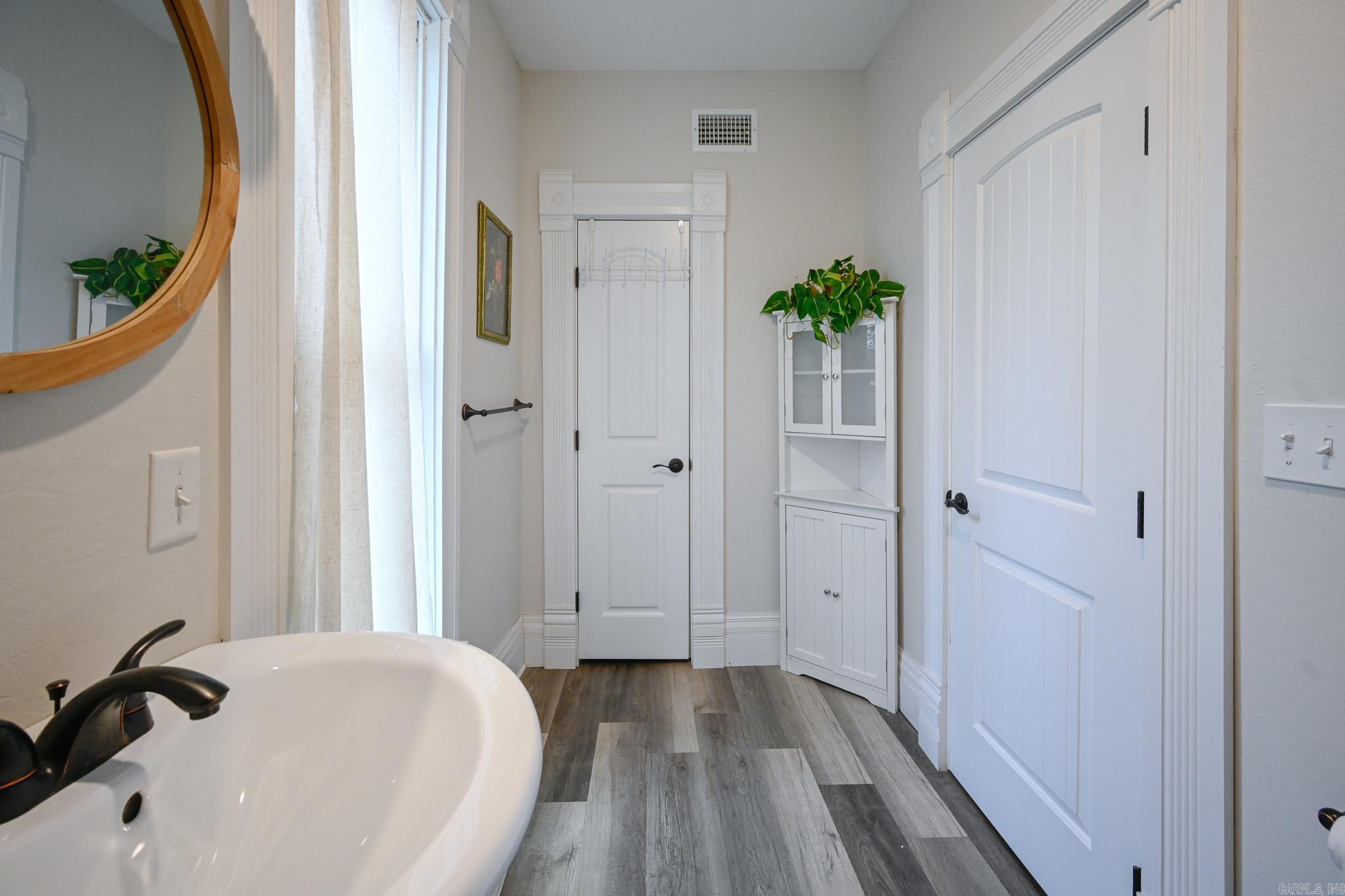 MENA ORIGINAL - Residential