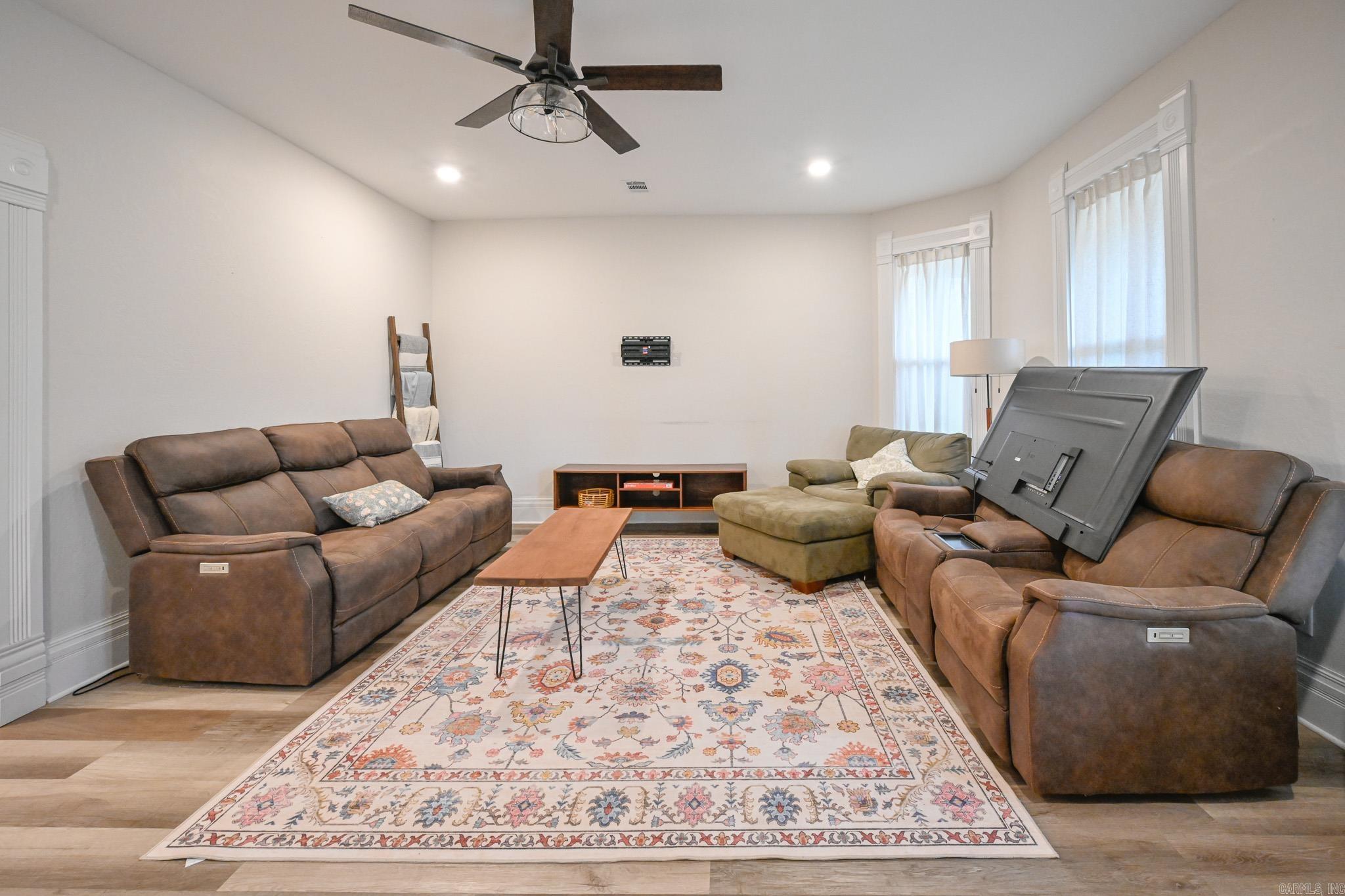 MENA ORIGINAL - Residential