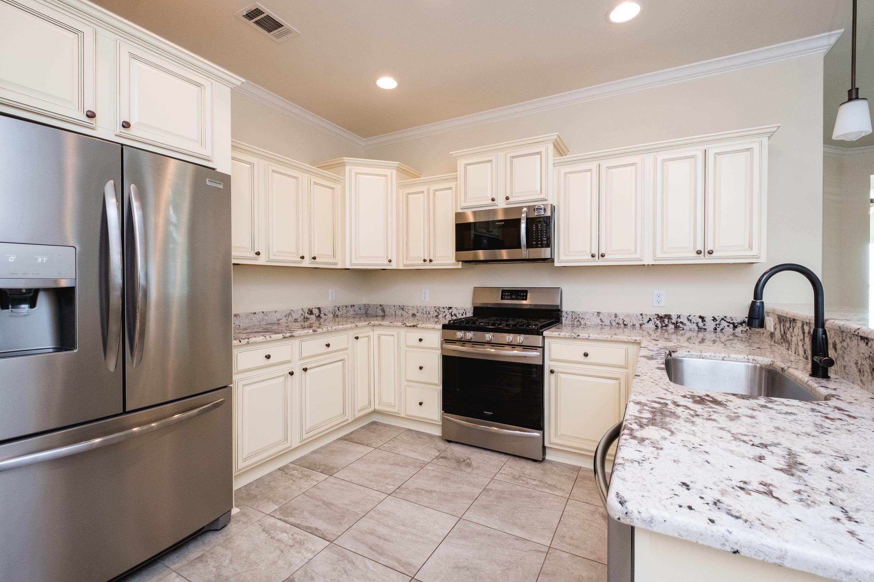 MOUNTAIN TERRACE ESTATES TOWNHOM - Residential