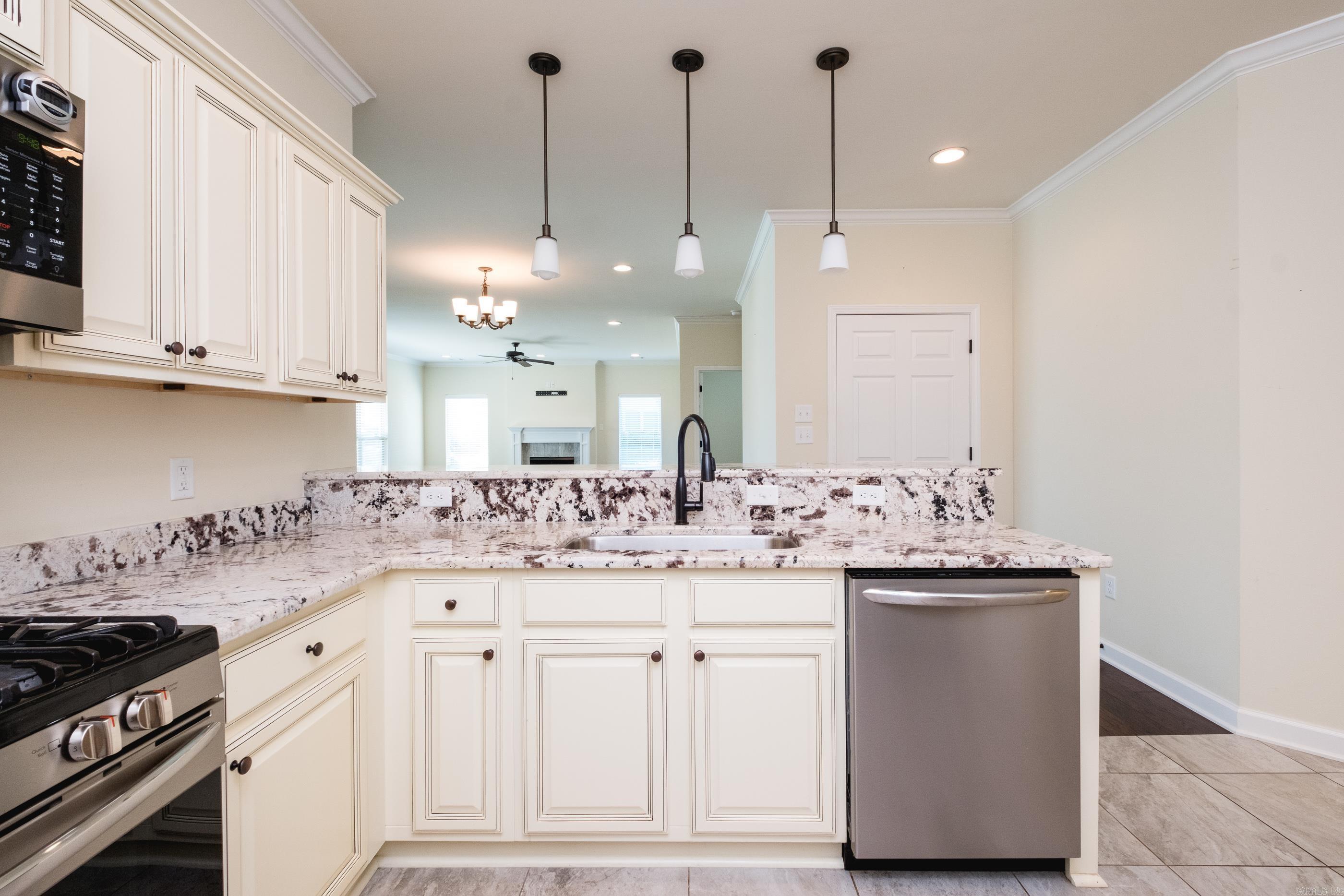 MOUNTAIN TERRACE ESTATES TOWNHOM - Residential