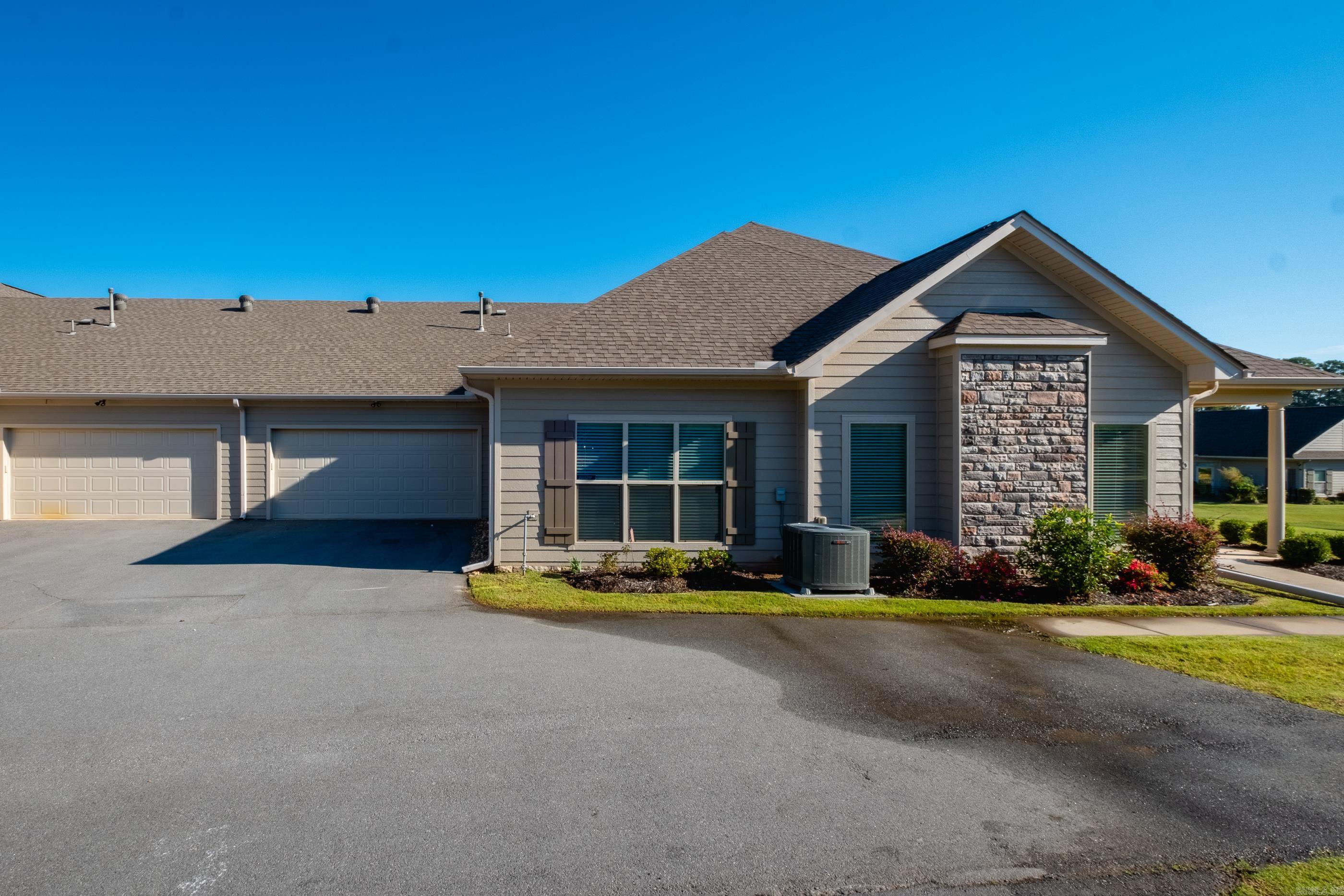 MOUNTAIN TERRACE ESTATES TOWNHOM - Residential