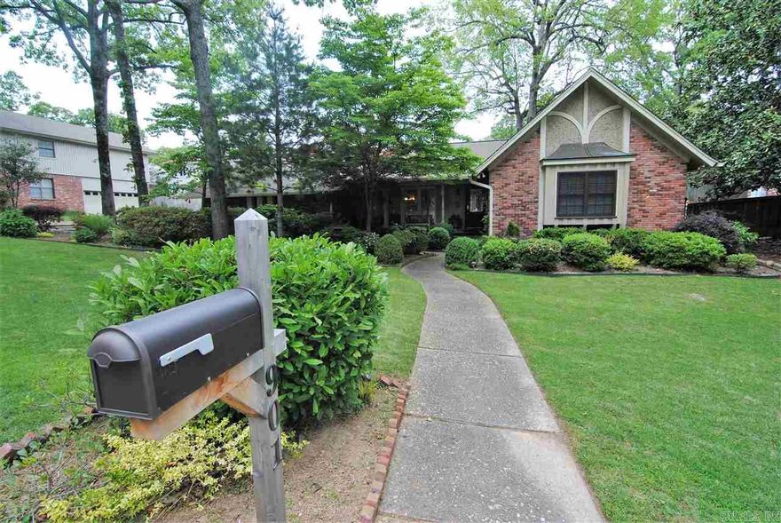 3/2 One-Level in Shady Valley,  This ONE is a MUST SEE! Shady Front Porch, Foyer w/Vaulted Ceiling & Marble Floors, Formal Dining, Amazing Living Rm. w/Vaulted Ceiling/Beams, Built-in Bookcase & Brick Fireplace that MAKES THE ROOM!! Eat-in Kitchen w/Built-in Hutch & Large Pantry in the Laundry Rm., Hardwood Floors throughout!!! Generous Bedrooms, Master  Suite w/Window Seat,2-car Side Loading Garage Fully Fenced Back yard w/Brick Patio. Sprinkler system, Landscaping INCLUDED!!! *Refrigerator As-is