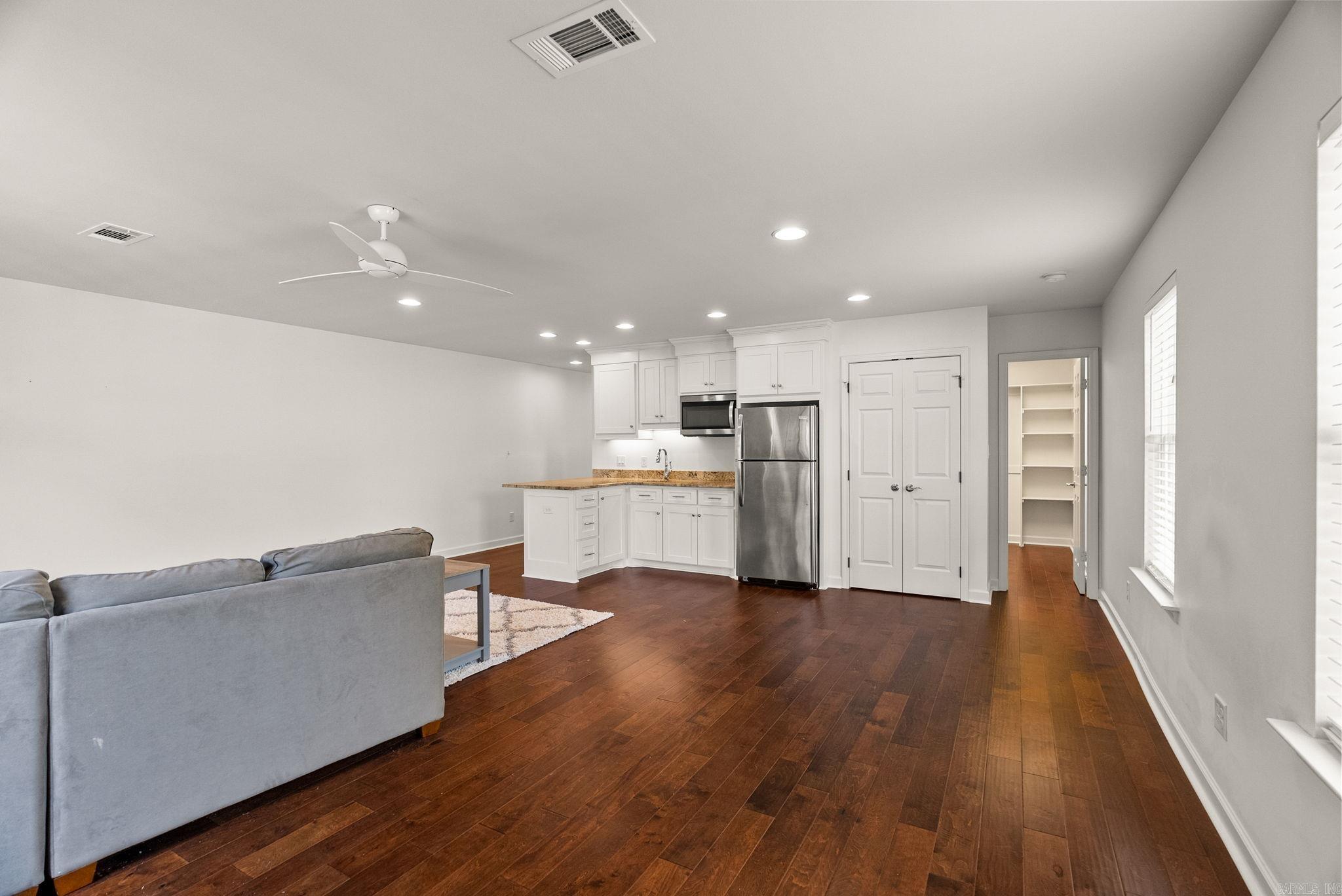 NEWTONS - Residential