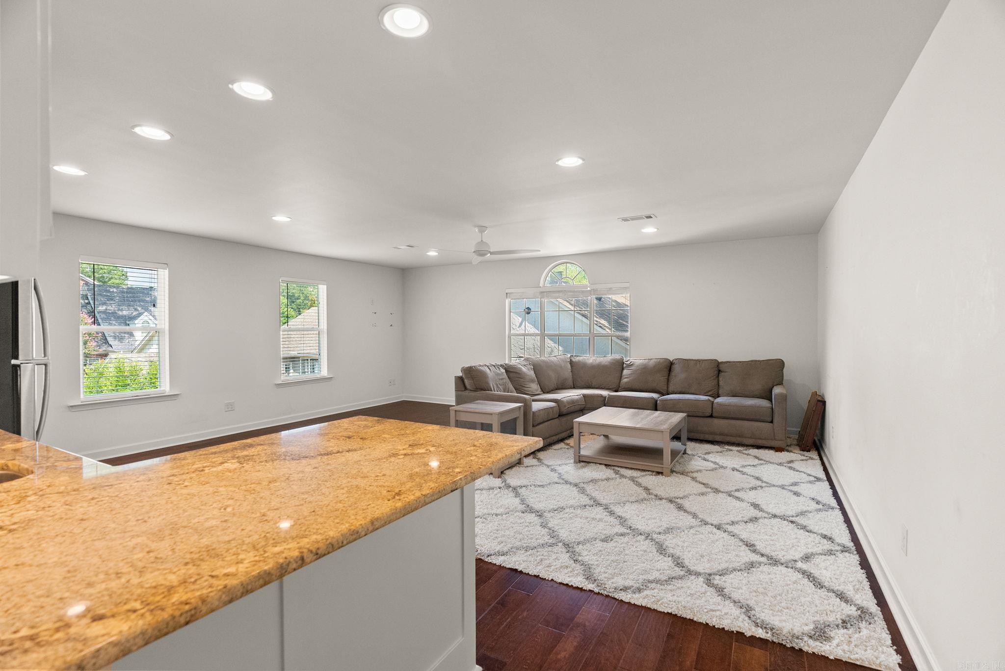 NEWTONS - Residential