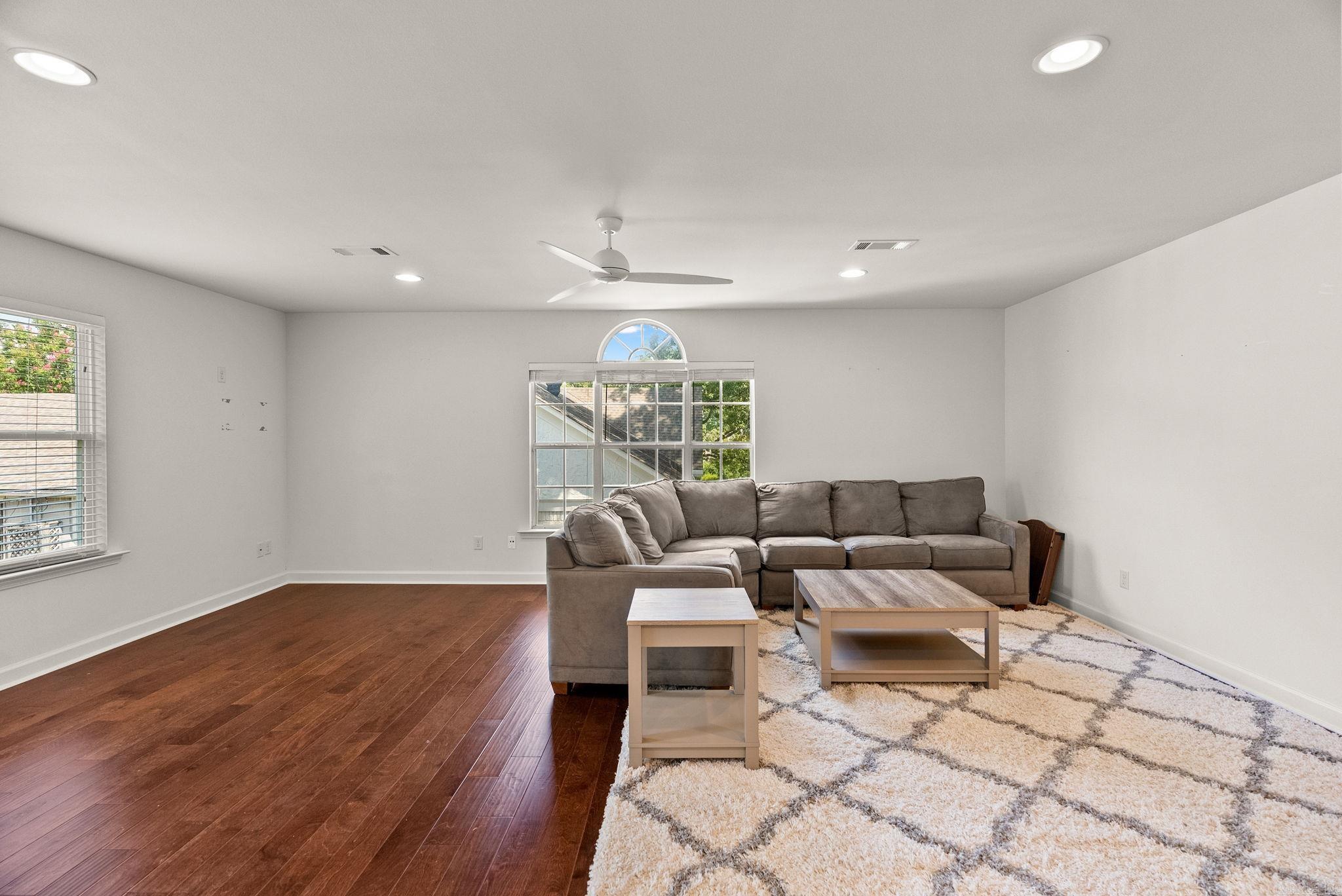 NEWTONS - Residential