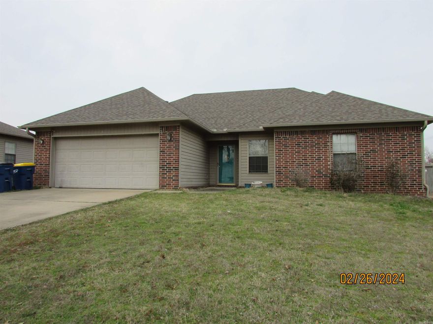 Cute house with a great open floor plan. Den has a corner gas log fireplace. Kitchen has lots of space and storage. Dining area has a bay window. Good size primary bedroom and the bathroom has separate vanities, jetted tub, 2 closets and a shower stall. Privacy fenced back yard.  Great subdivision. **See remarks**