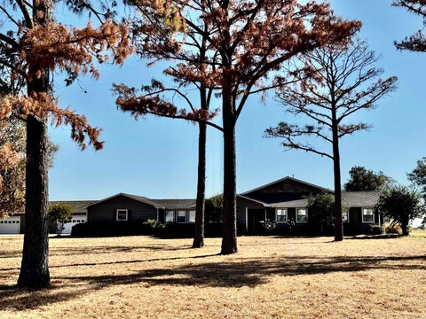 Photo of 108 Carle Drive, Stuttgart, AR 72160 (MLS # 26042298)