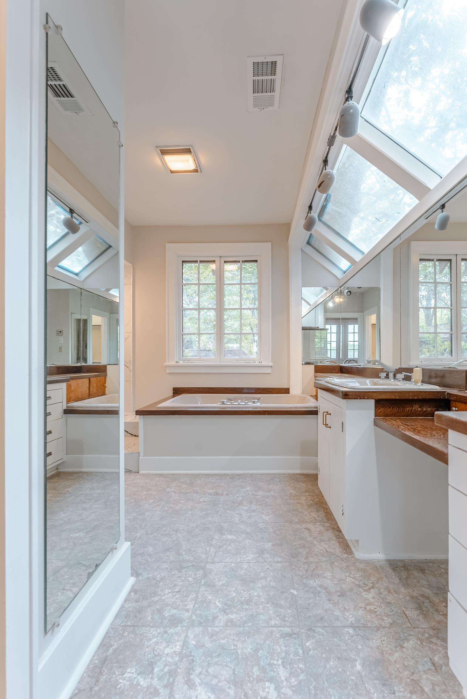 MIDLAND HILLS - Residential