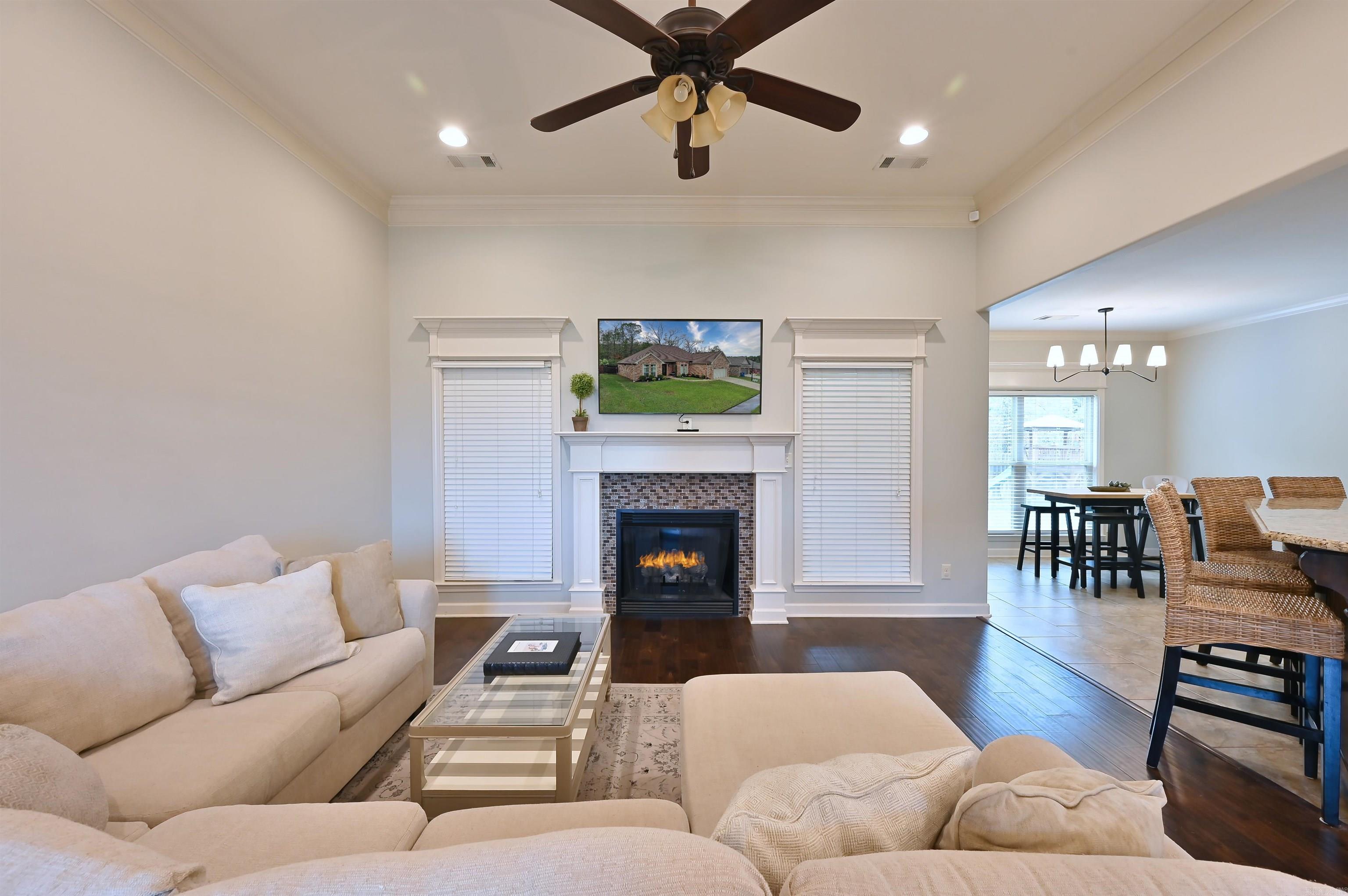 OAK GLENN - Residential