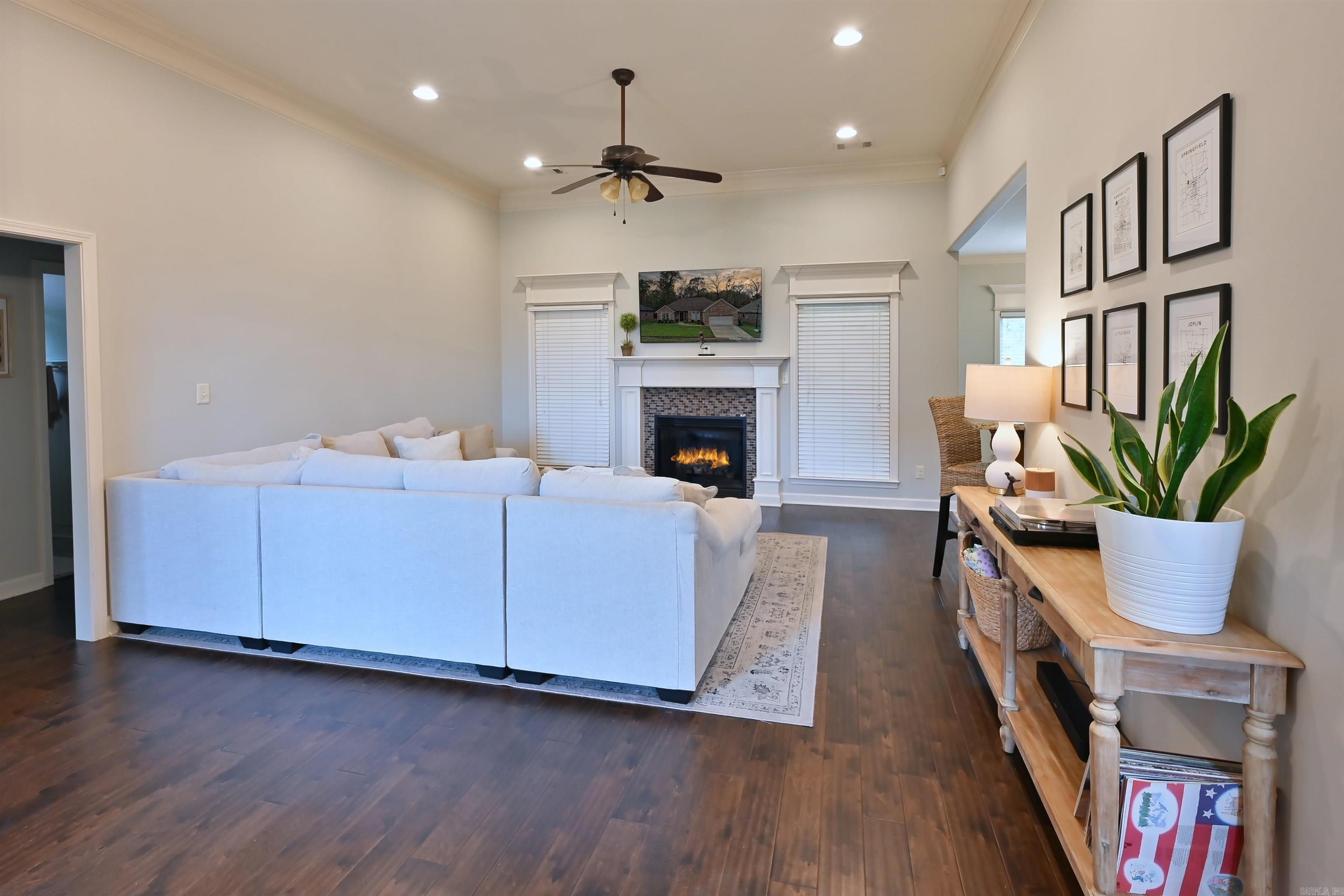 OAK GLENN - Residential