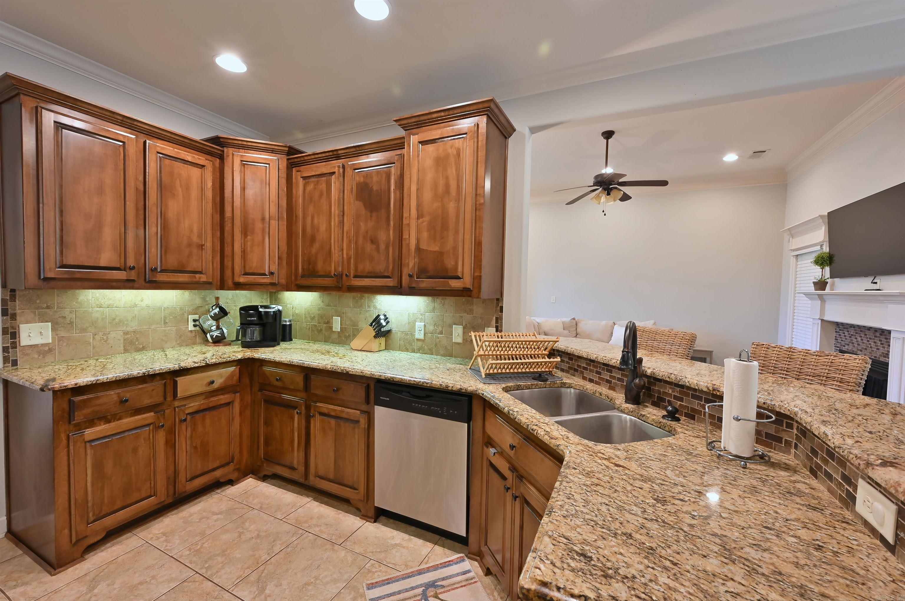 OAK GLENN - Residential