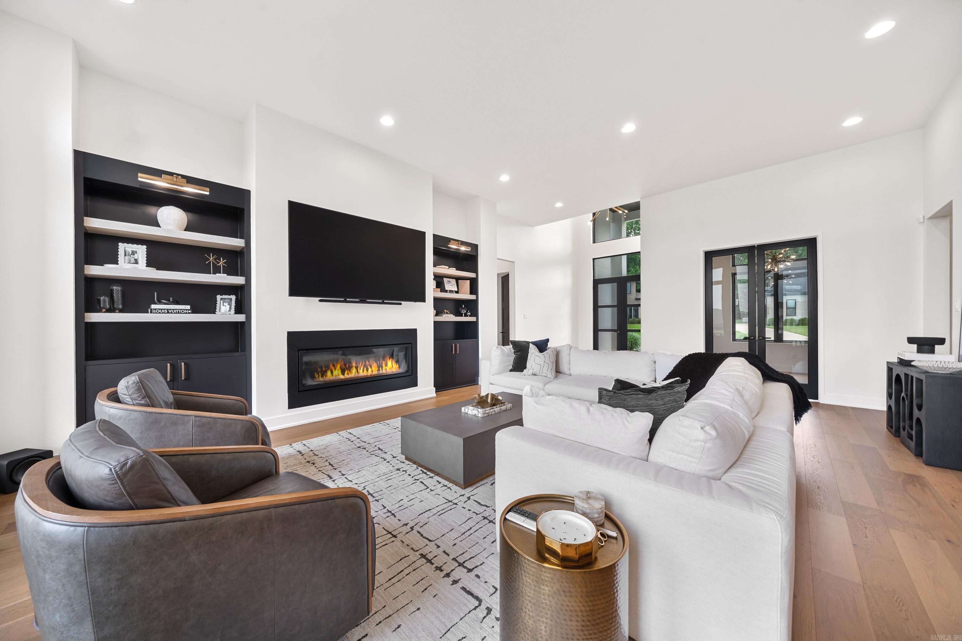 WEST LAKE VILLAGE - Residential