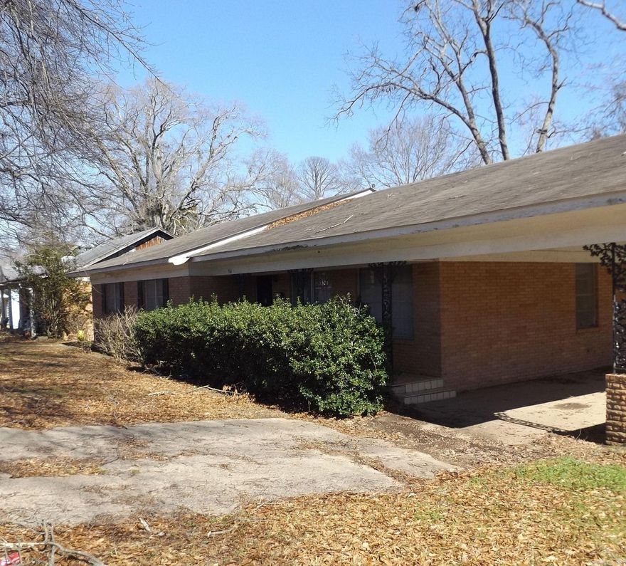 Give u Century 21 United a call to view this brick home in Eudora Arkansas. This home has so much to offer. This home has 3 bedroooms 2.5 baths. You can also shut off the left side of home and rent it out. It has its own 1 bedroom 1 bath 1 kitchen area. "This is a Fannie Mae Homepath Property" All offers should be submitted on homepath.com