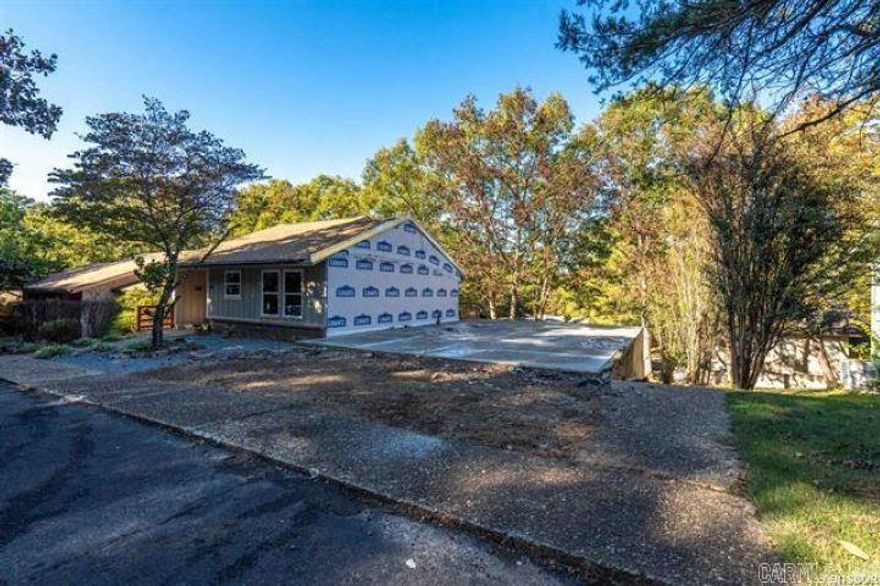 Opportunity!!!! Ready to build lot with slab! This lot is ready for a new townhome build! Hot Springs Village buy-in fee of $250.