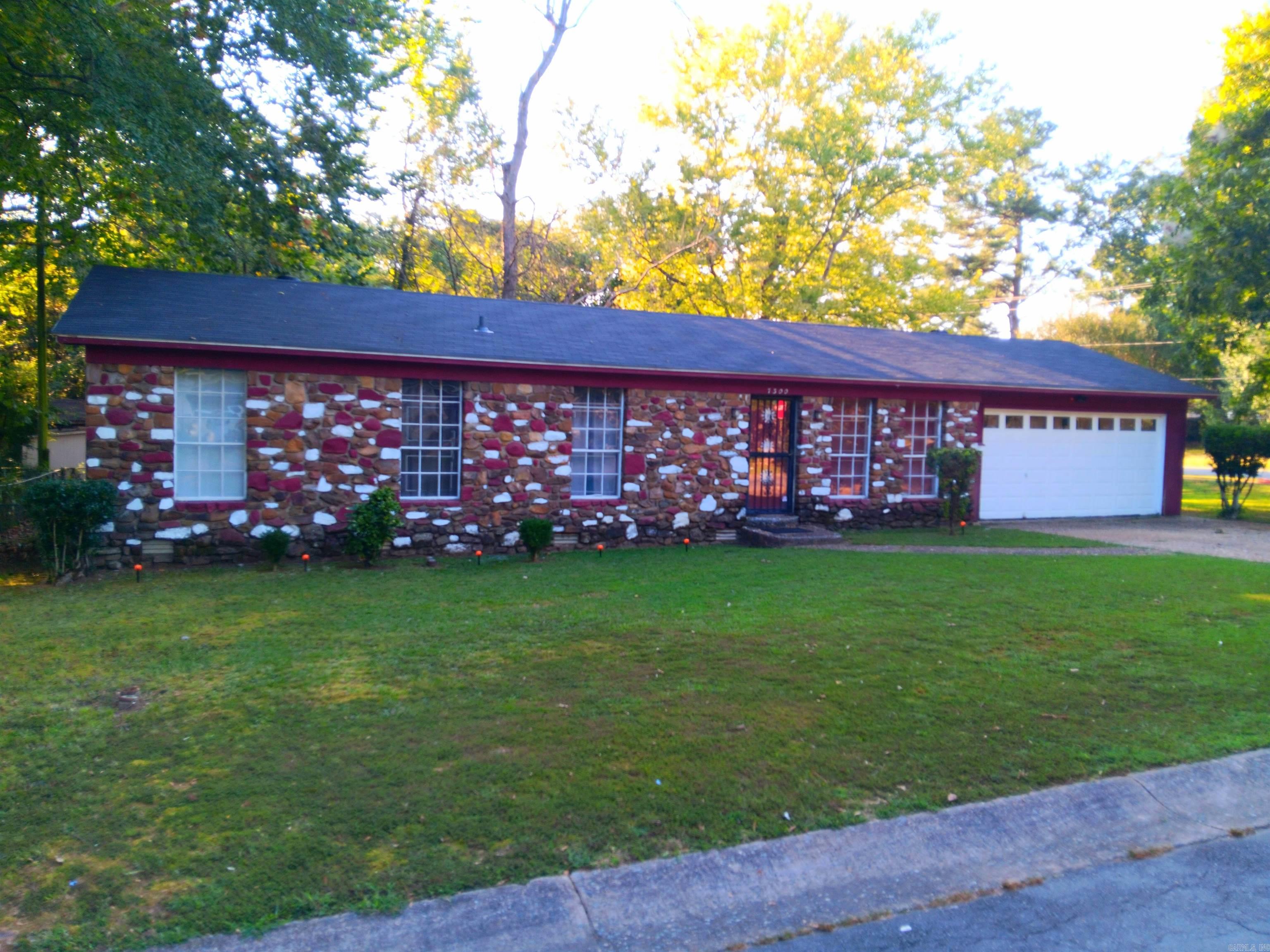 BEVERLY TERR - Residential