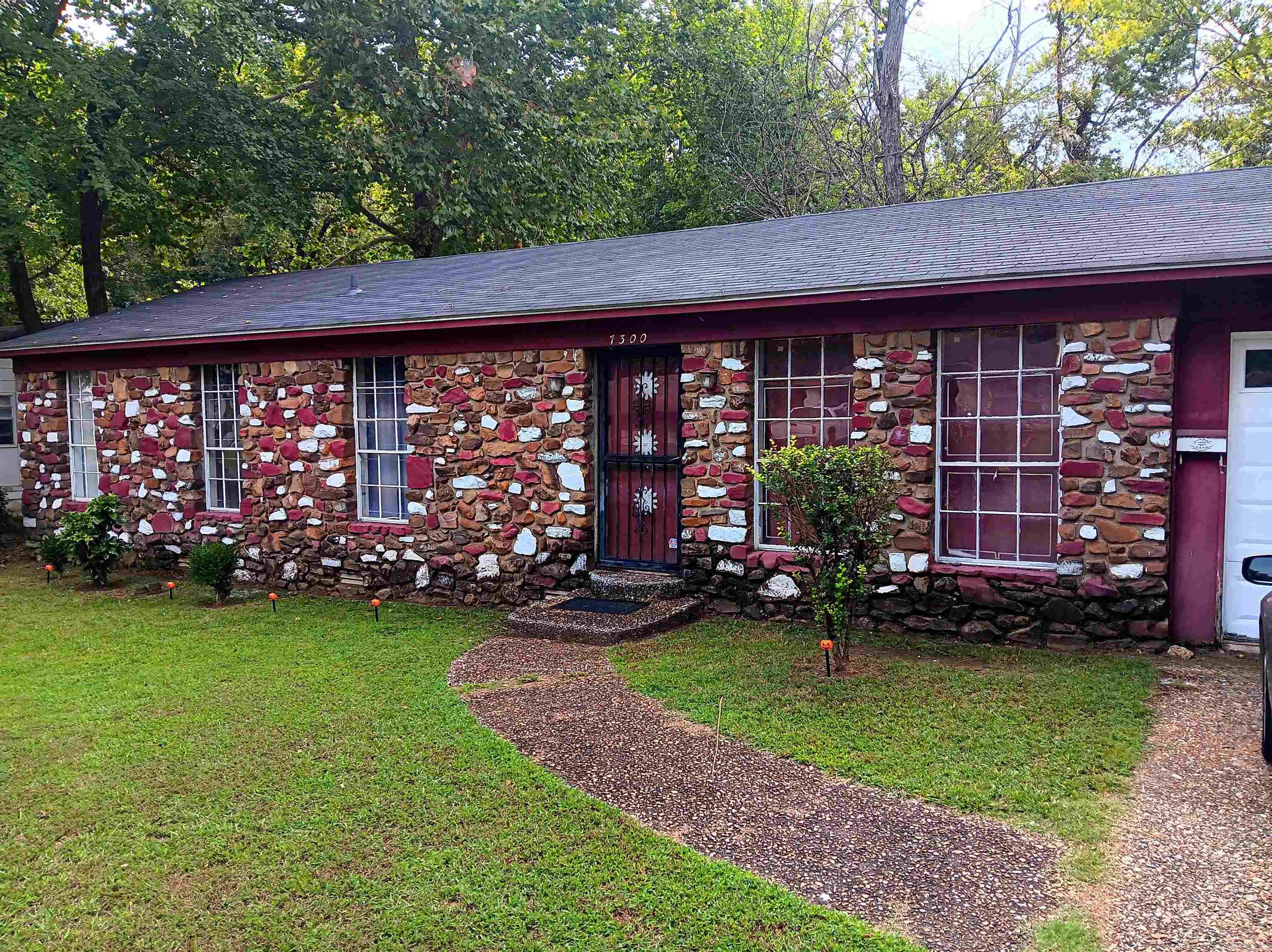 BEVERLY TERR - Residential