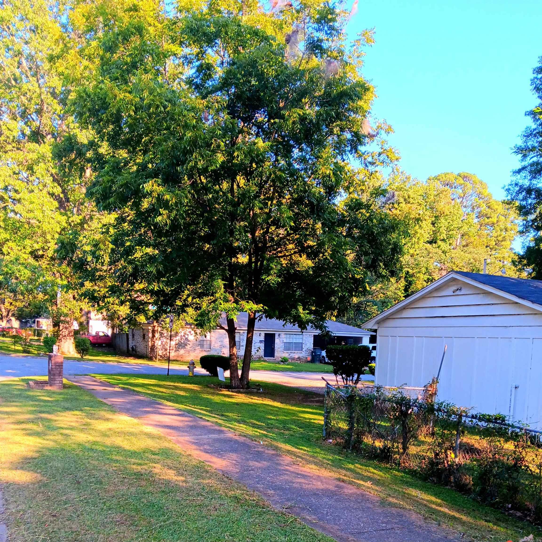 BEVERLY TERR - Residential
