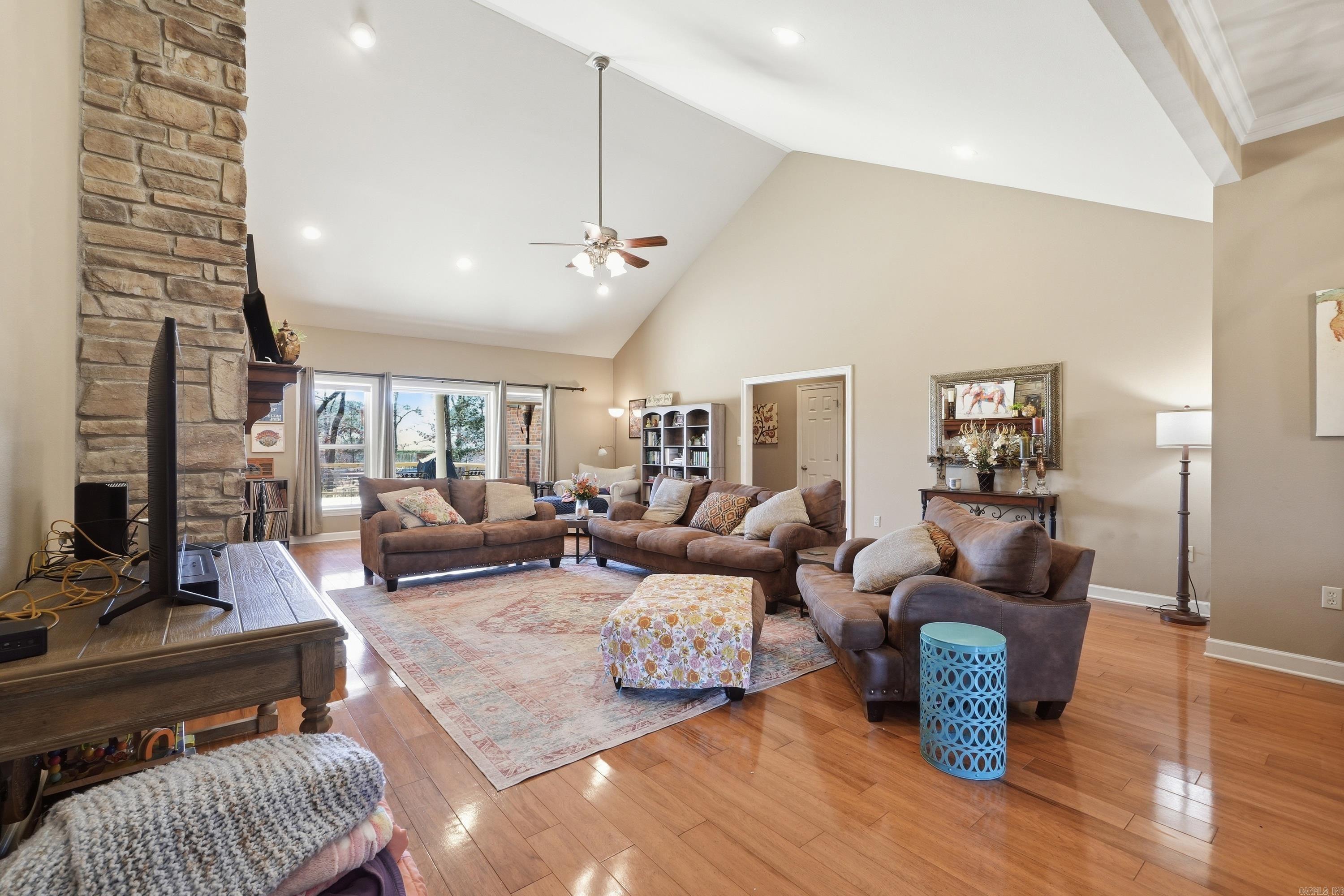 CRESTHAVEN - Residential