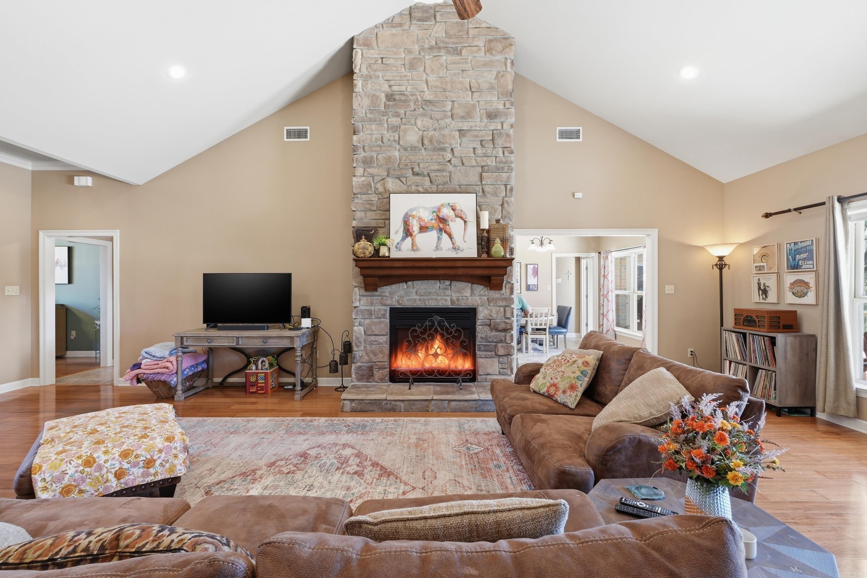 CRESTHAVEN - Residential