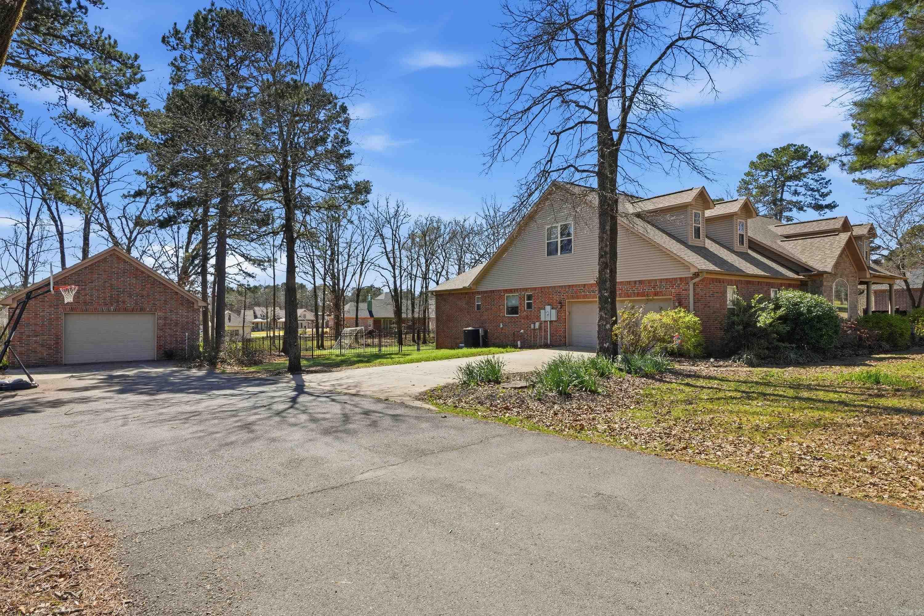 CRESTHAVEN - Residential