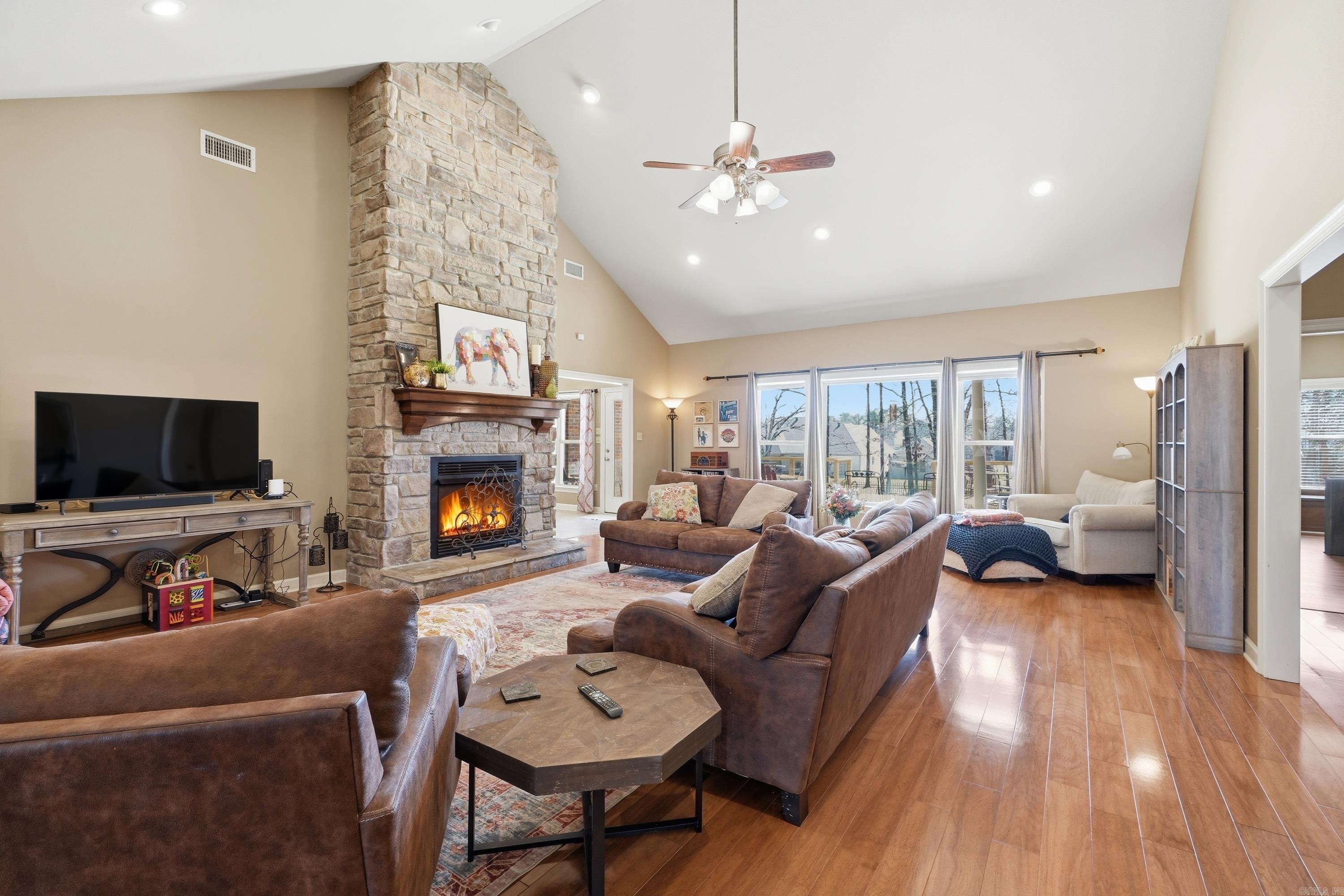 CRESTHAVEN - Residential