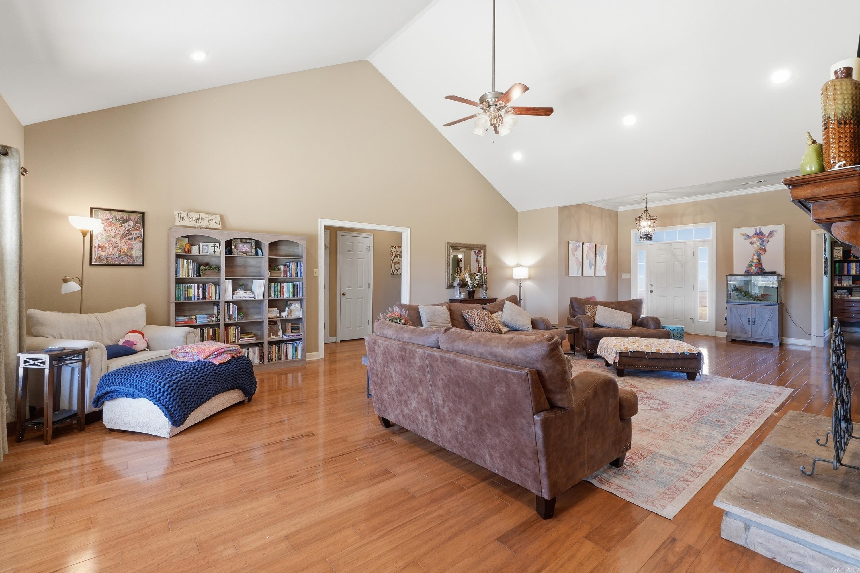 CRESTHAVEN - Residential