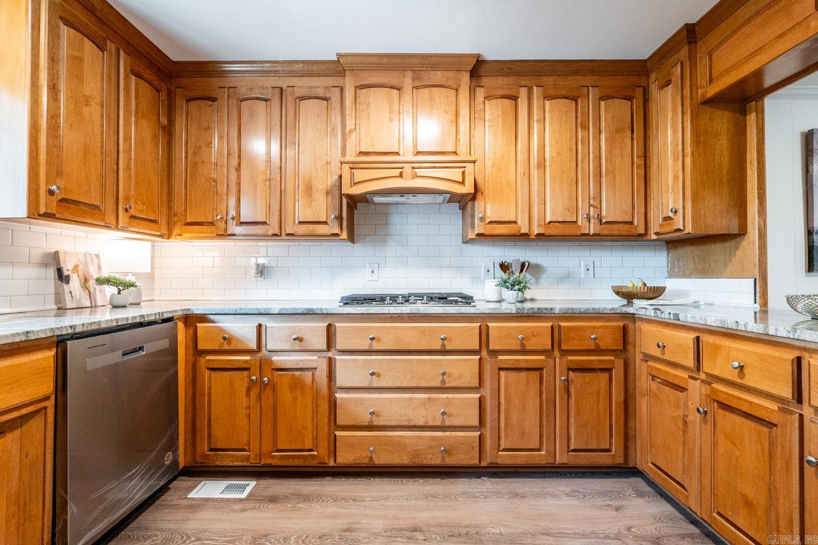 LEAWOOD HEIGHTS - Residential