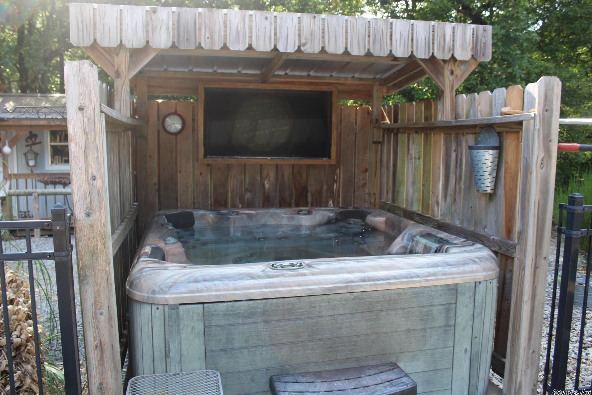 NORTH HILLS ESTATES - Residential