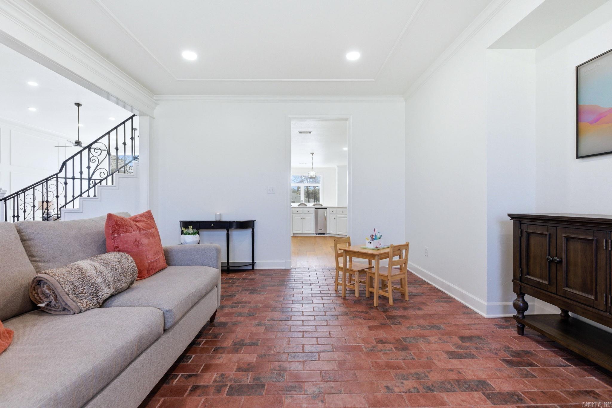 LONGHILLS VILLAGE - Residential