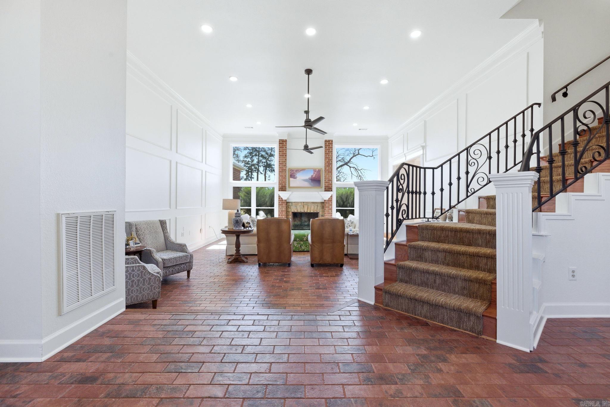 LONGHILLS VILLAGE - Residential