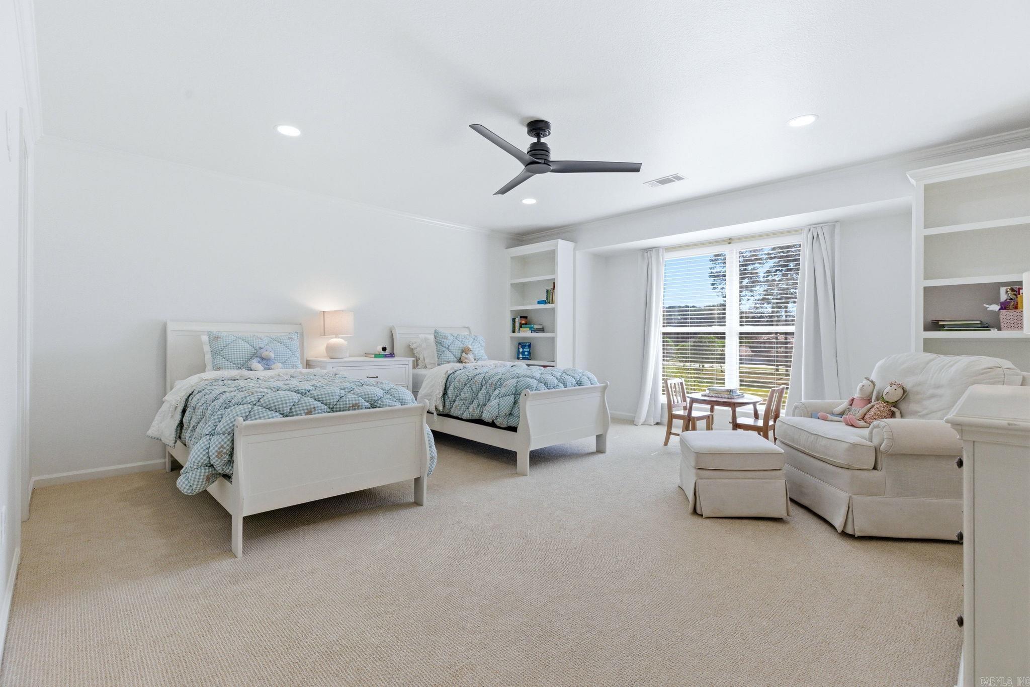 LONGHILLS VILLAGE - Residential