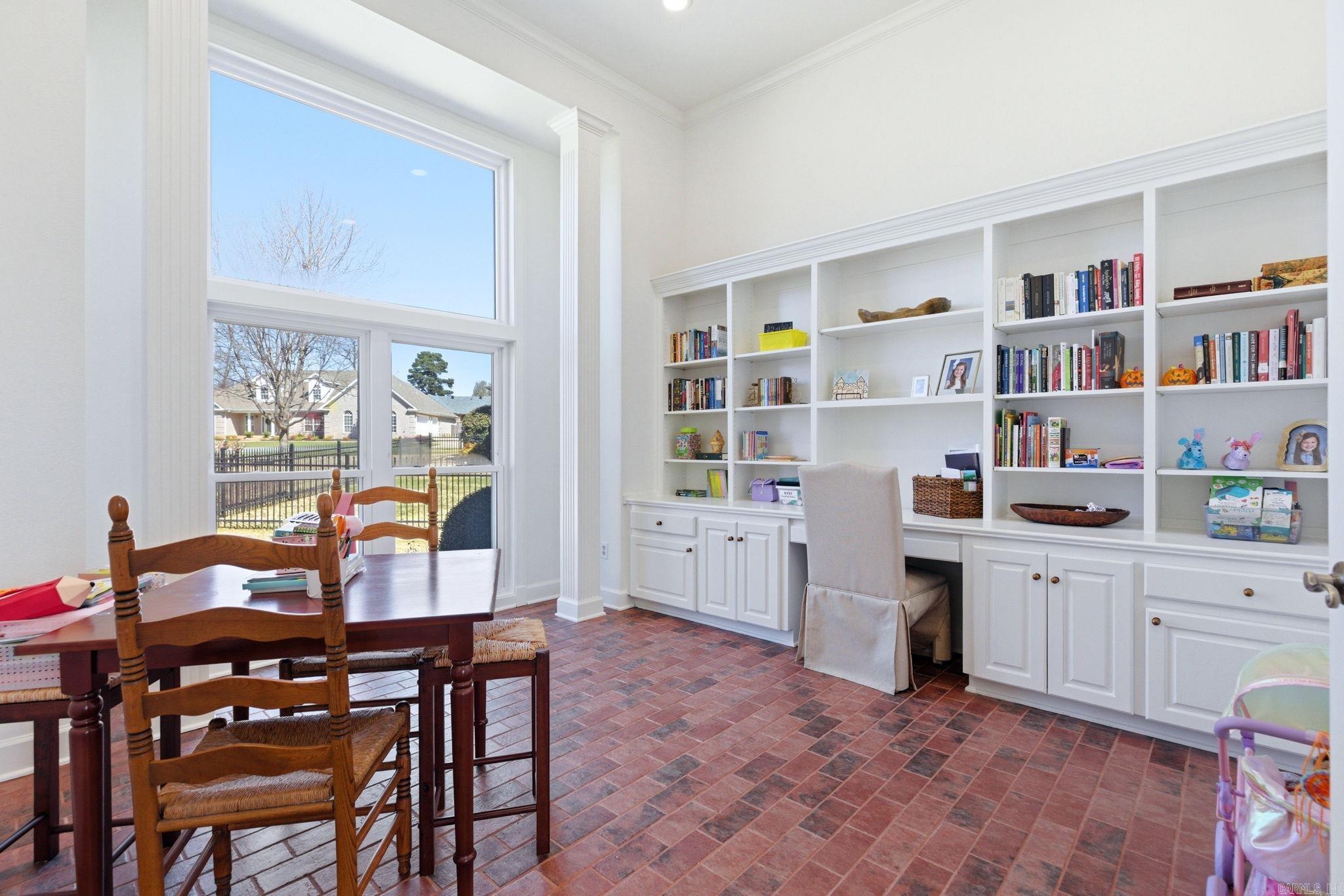 LONGHILLS VILLAGE - Residential