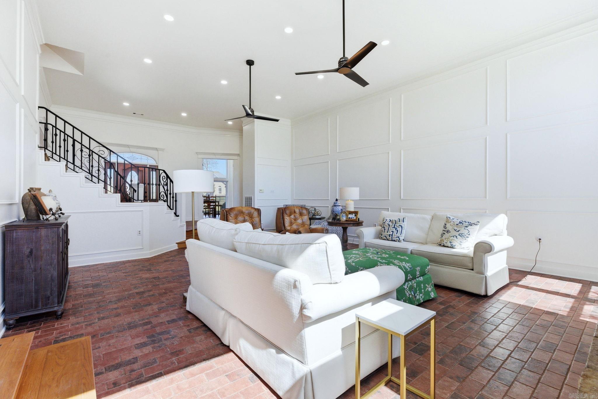 LONGHILLS VILLAGE - Residential