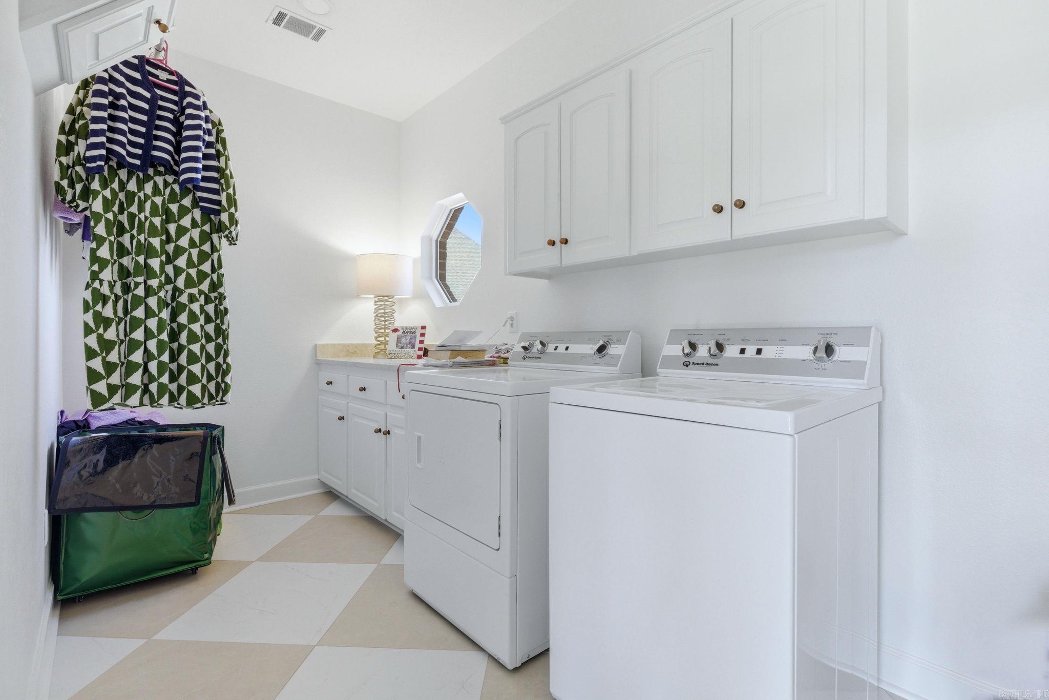 LONGHILLS VILLAGE - Residential