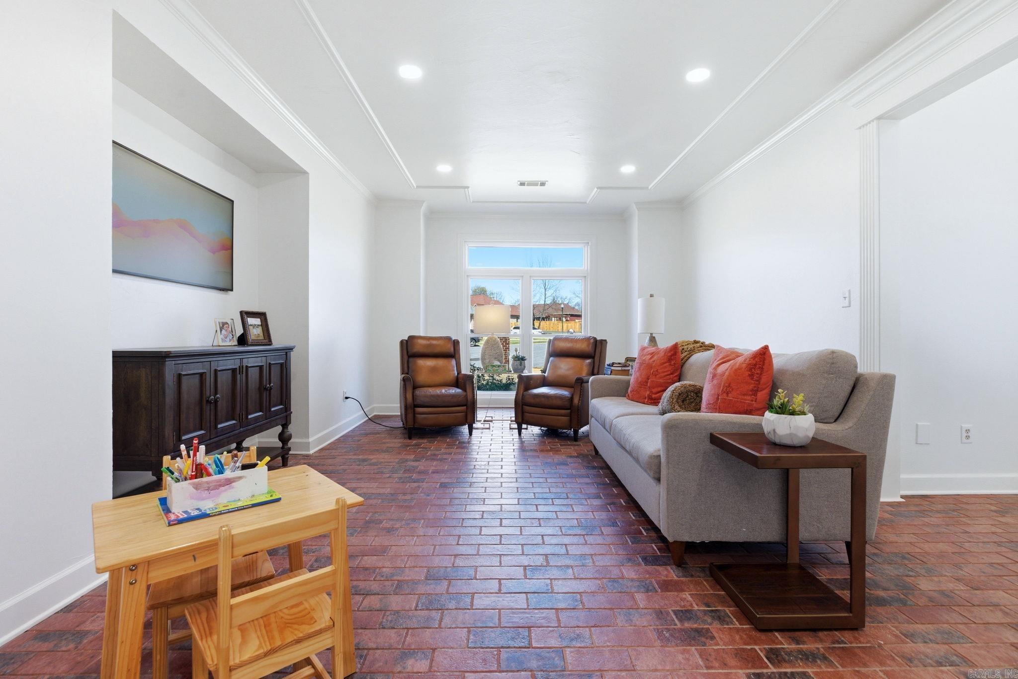 LONGHILLS VILLAGE - Residential