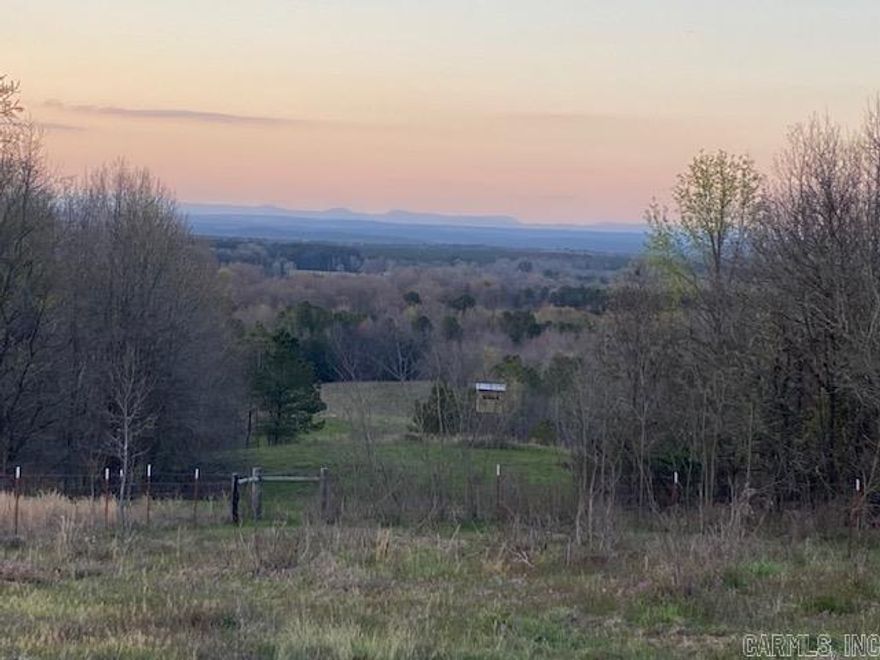 Apprx 281 +/- acres of land located between Nashville and Murfreesboro with multiple ponds. Countless possibilities for either homesite with spectacular views or use as farm land. Large portion of property with new fencing and gates. Access from state hwy or county road. Utilities at road.