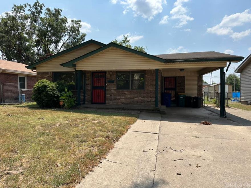 Investors!  Look at this great 3 bed 2 bath home with large kitchen, laundry area and fenced yard. Newer flooring, nice curb appeal. Needs a little bit of TLC and will be ready to add to your portfolio! Don't miss out on this one!!  ** see agent remarks