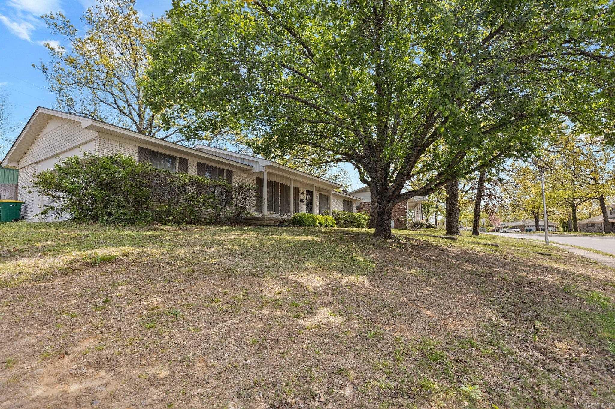 INDIAN HILLS - Residential