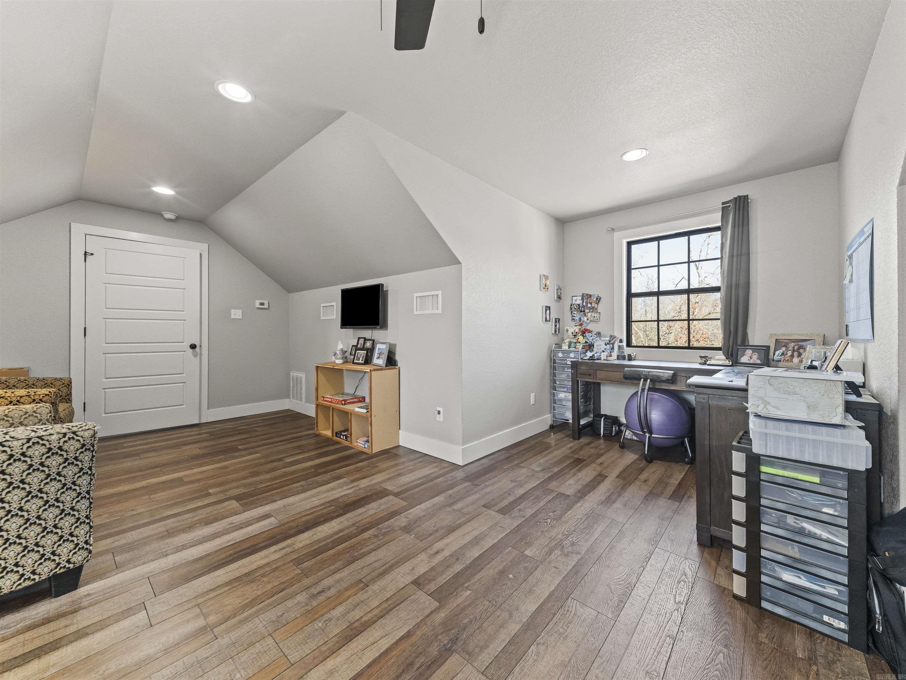 Lake Hamilton-Outside - Residential