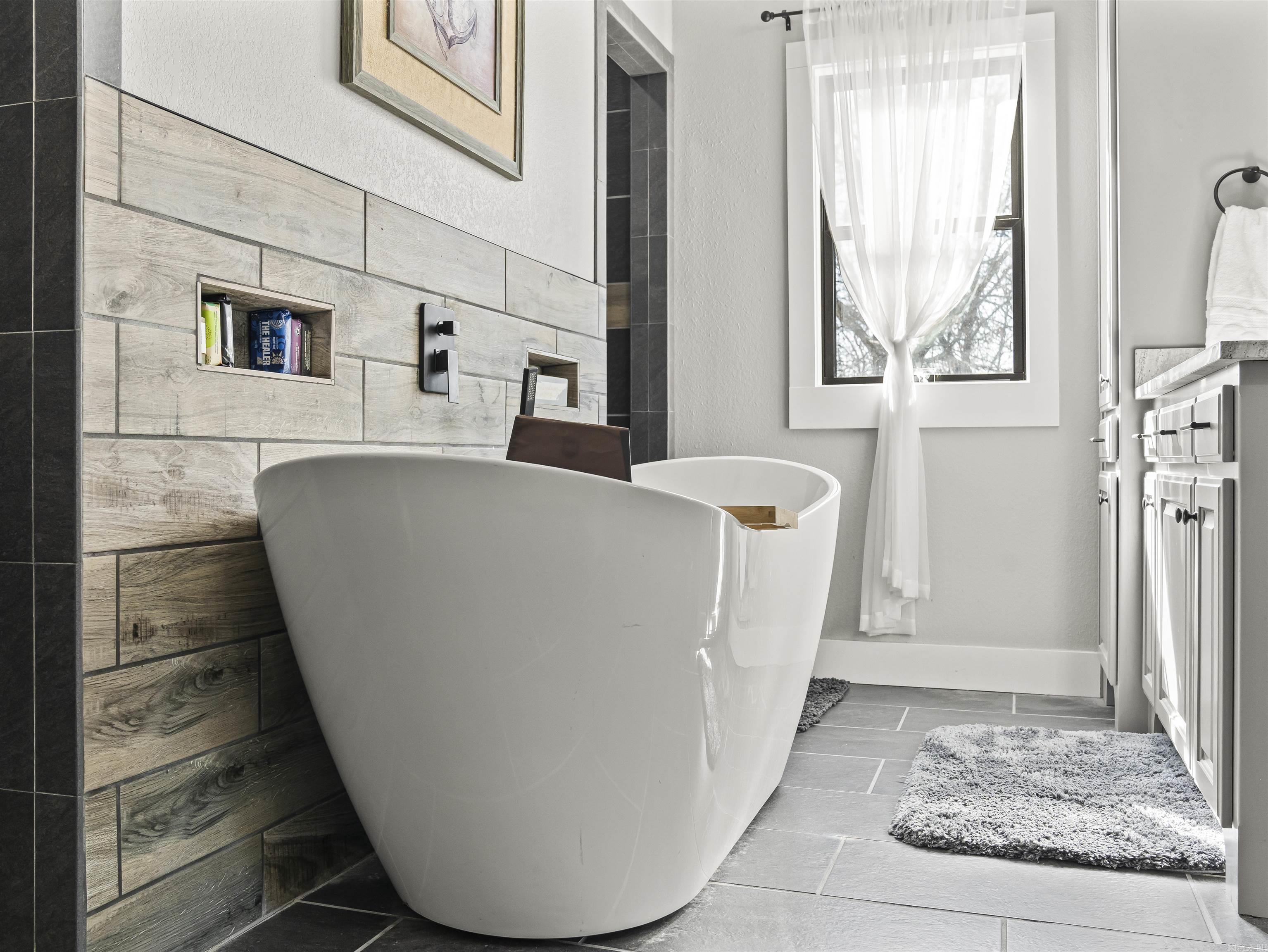 Lake Hamilton-Outside - Residential