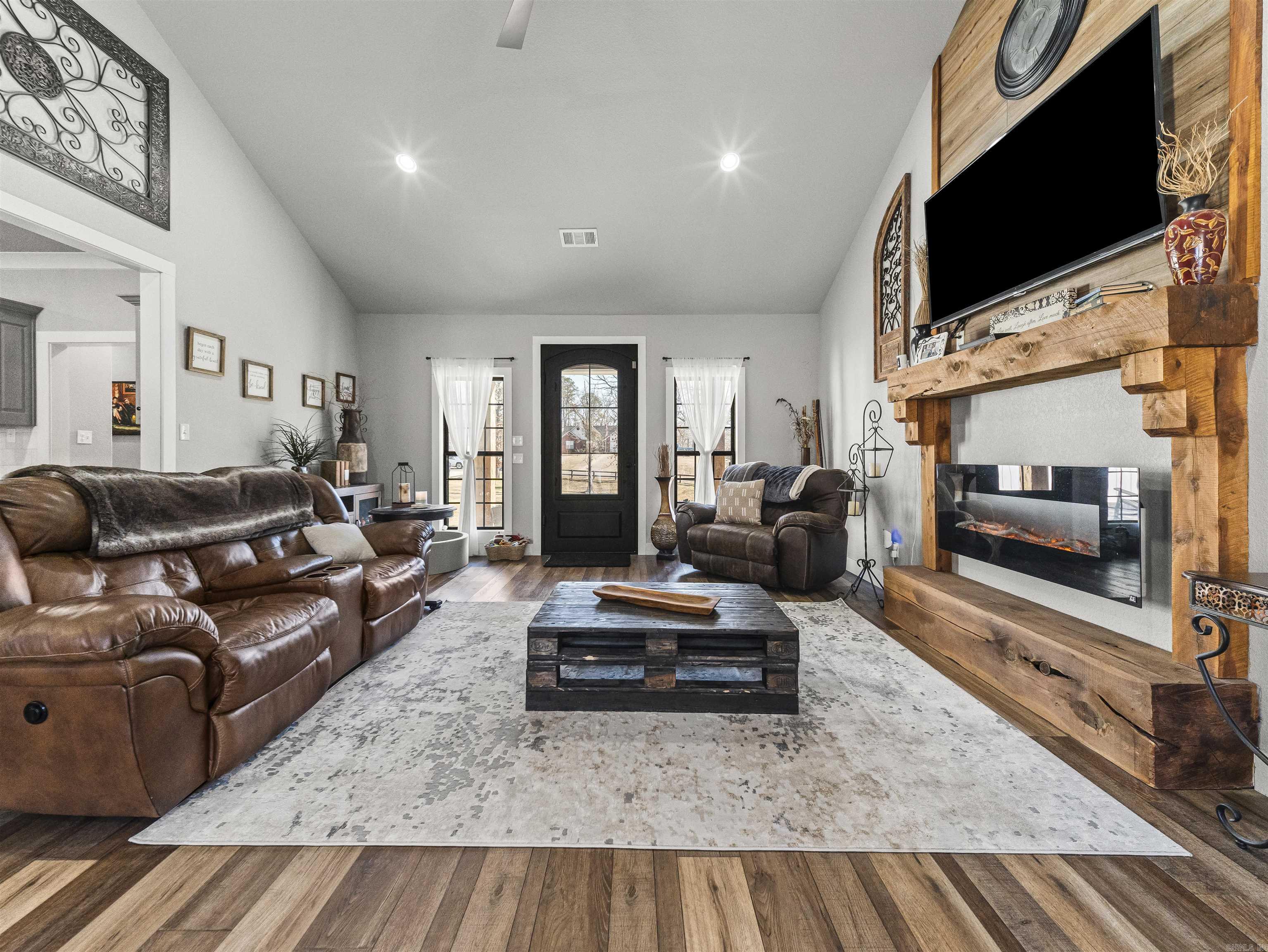 Lake Hamilton-Outside - Residential