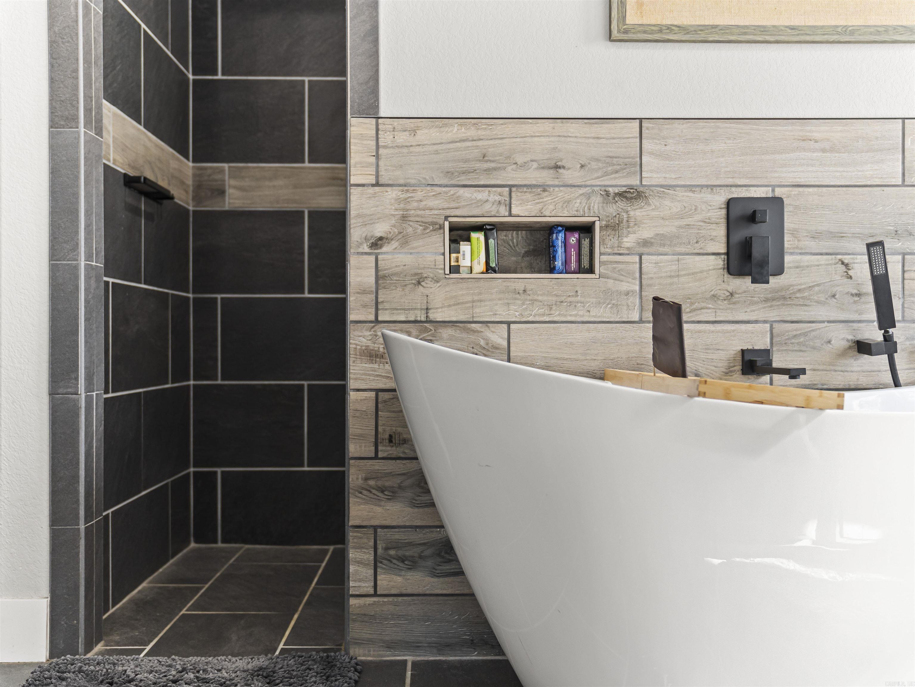 Lake Hamilton-Outside - Residential