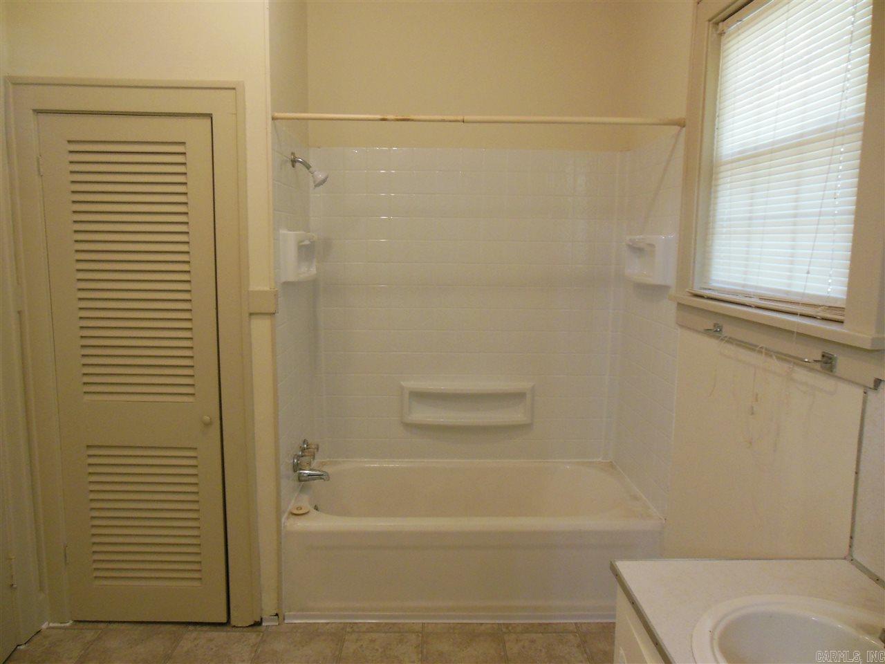 01-1N-13 - Residential Lease