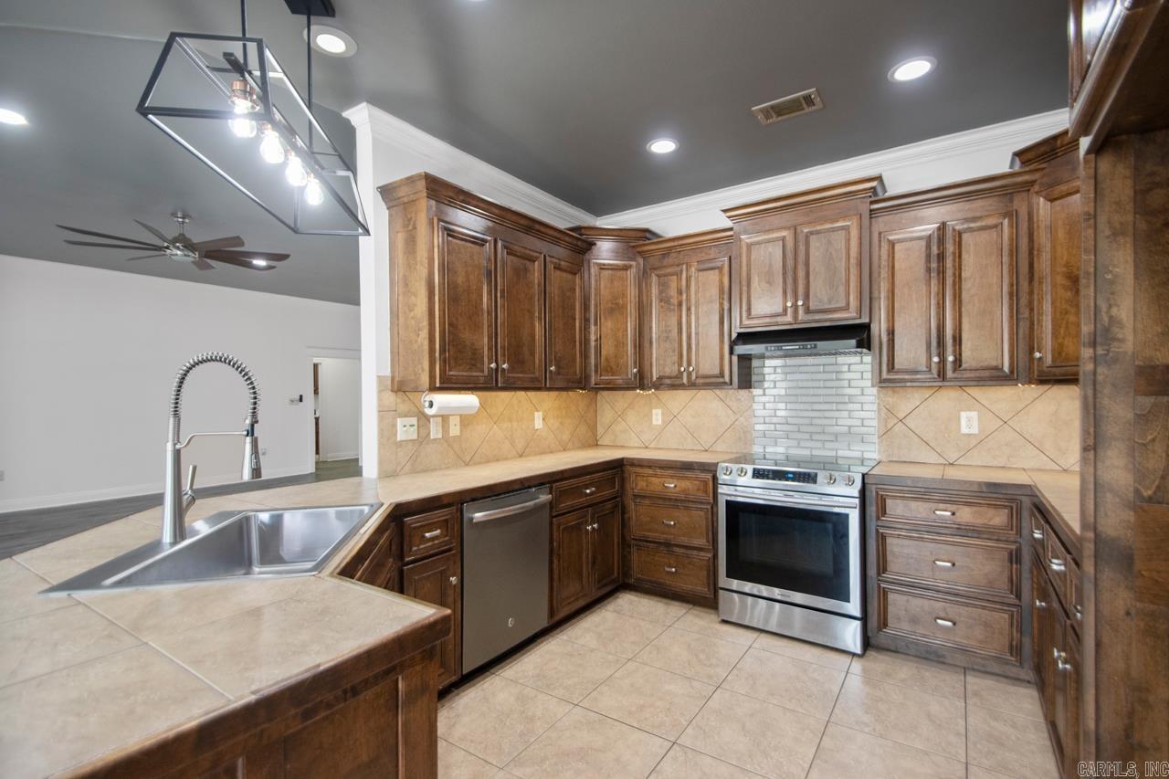 NORTH HILLS - Residential